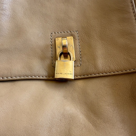 Marc Jacobs Adjustable Nude Leather Backpack With Lock Design - Picture 13 of 13